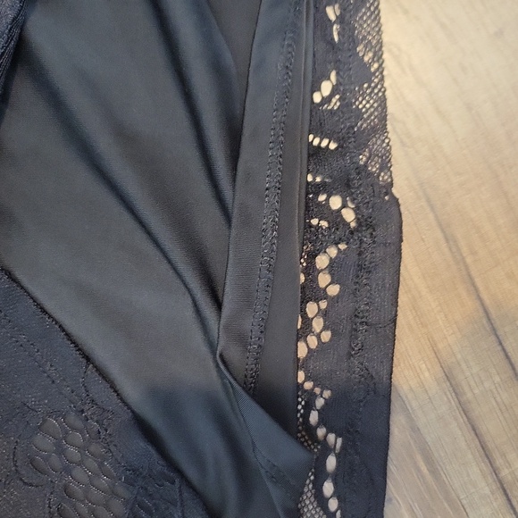 GUESS Black Agnes Mock Neck Cutout Sleeveless Lace Overlay Top - Picture 9 of 14